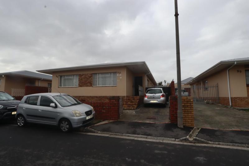 To Let 4 Bedroom Property for Rent in Gatesville Western Cape
